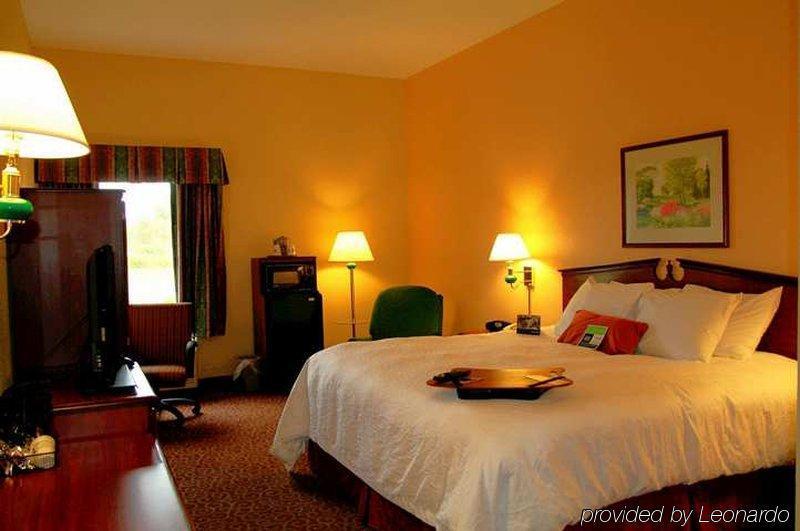 Hampton Inn Frostburg Oda fotoğraf